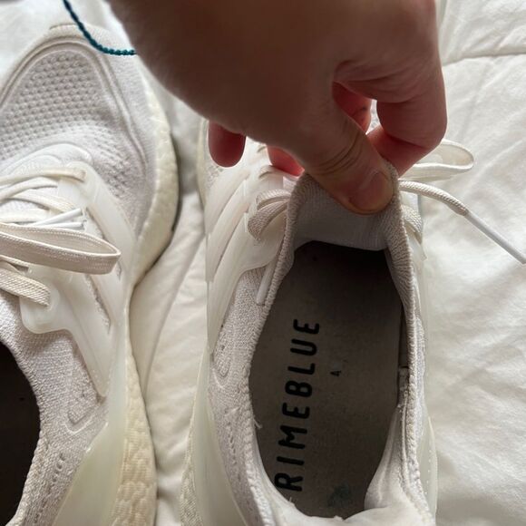 Adidas Women's Ultraboost 22 Running Shoe Size 7 Color White - Picture 8 of 11